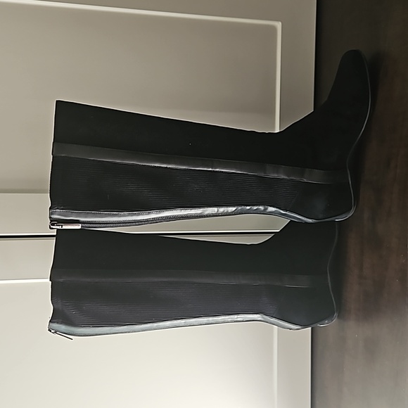 Aquatalia Black suede and corduroy long boots. Zippered at the back, wedged heel - Picture 2 of 6